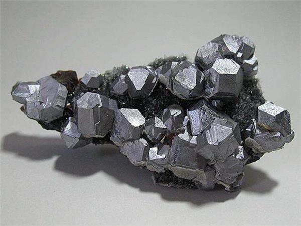 �ӹ���Ǧ����Ҫ�õ���Щ�豸