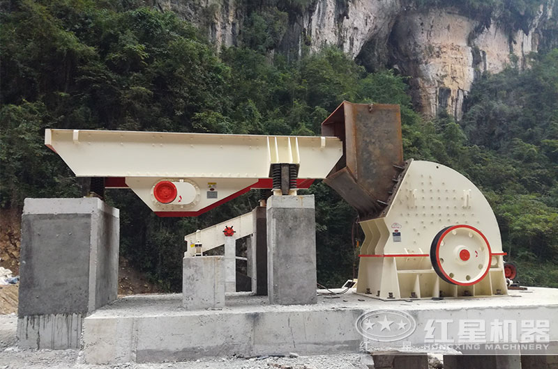 银河官网1615重锤式破碎机安装现场 银河官网1615重锤式破碎机安装现场