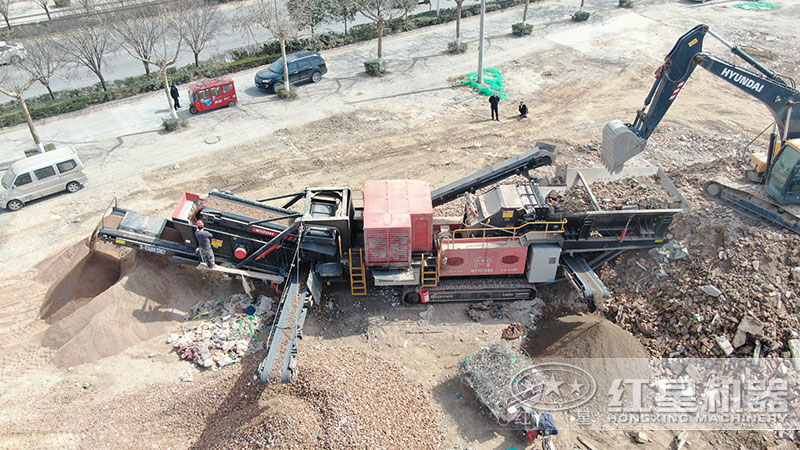 �ƶ�ʯͷ������豸��ҵ�ֳ�