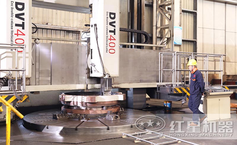 ������ʦ�����ڽ����ӹ�