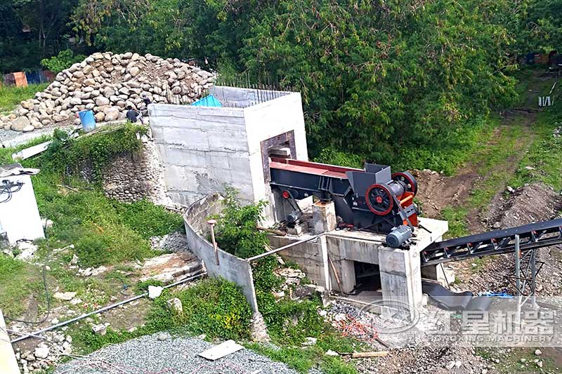 ����Ҫ�ӹ���ԭʼʯ�����ȴ�Сȷ���Ƿ��䱸�ʽ�����